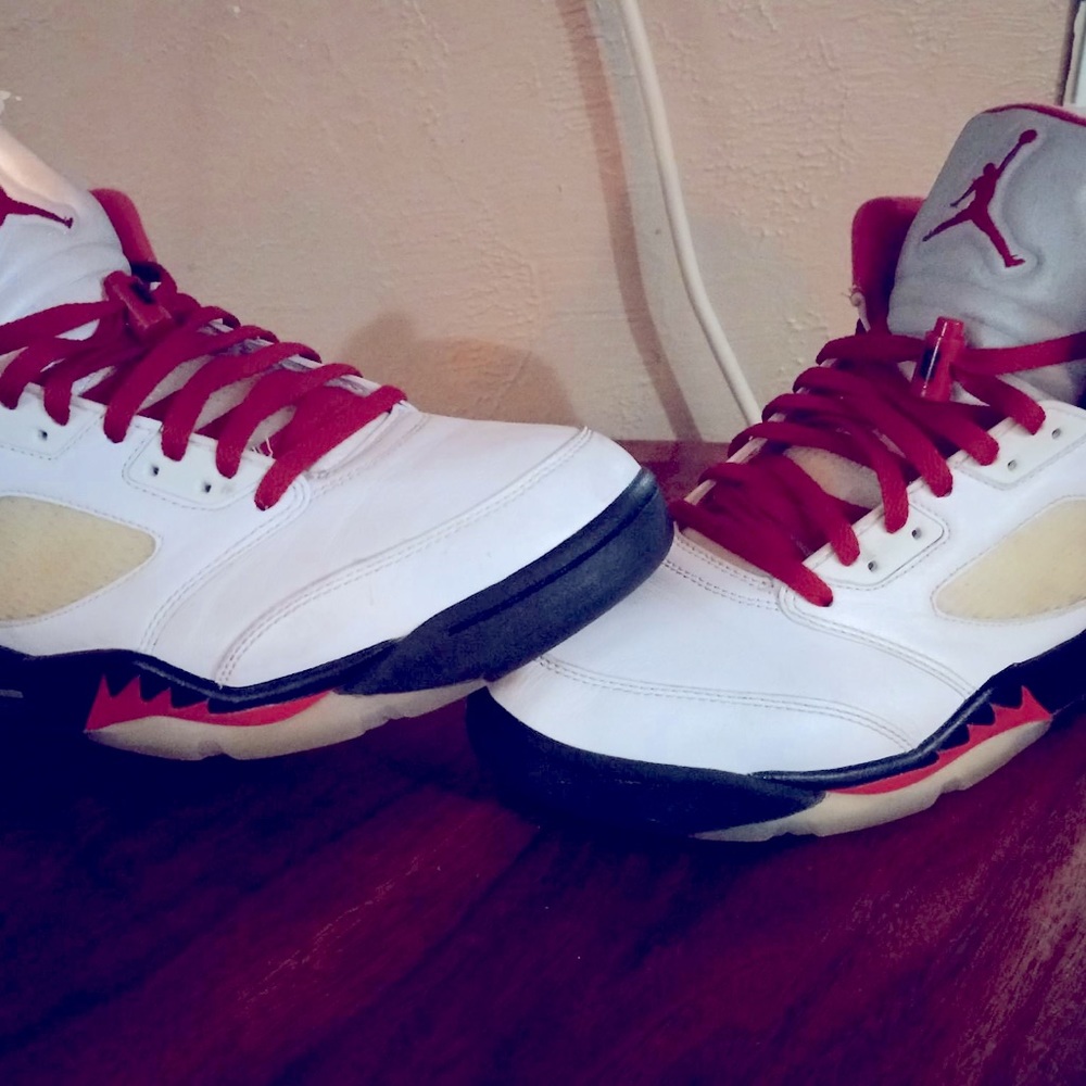 Men’s 9.5 Retro Fire Red 5s